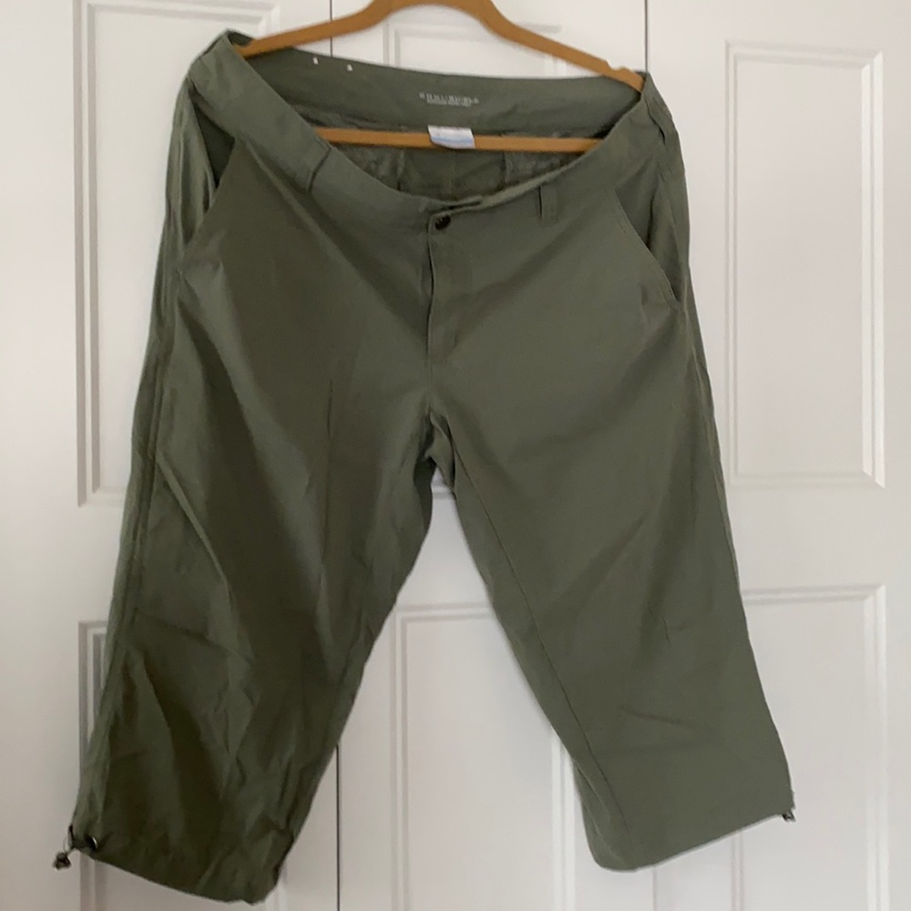 Columbia Sportswear Company brand Omni shield advanced repellency cropped pants
